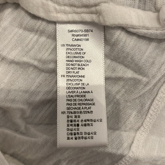 White women’s top from Twentyone size M with flowers - Picture 7 of 7